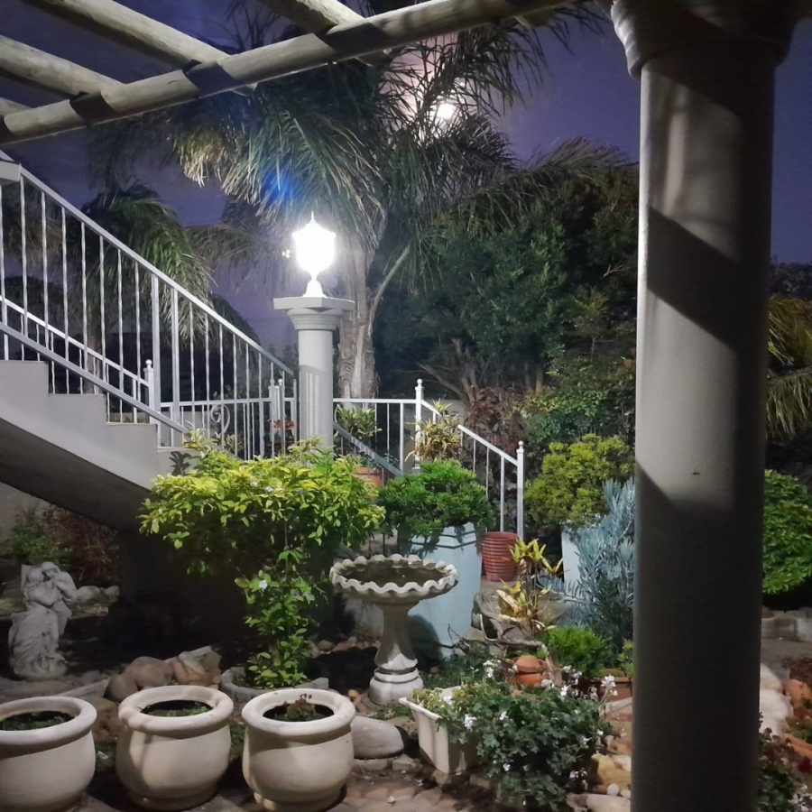 4 Bedroom Property for Sale in Wavecrest Eastern Cape